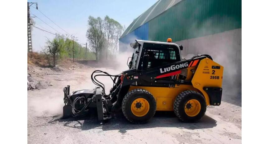 Фото Погрузчик с бортовым поворотом LiuGong CLG395B